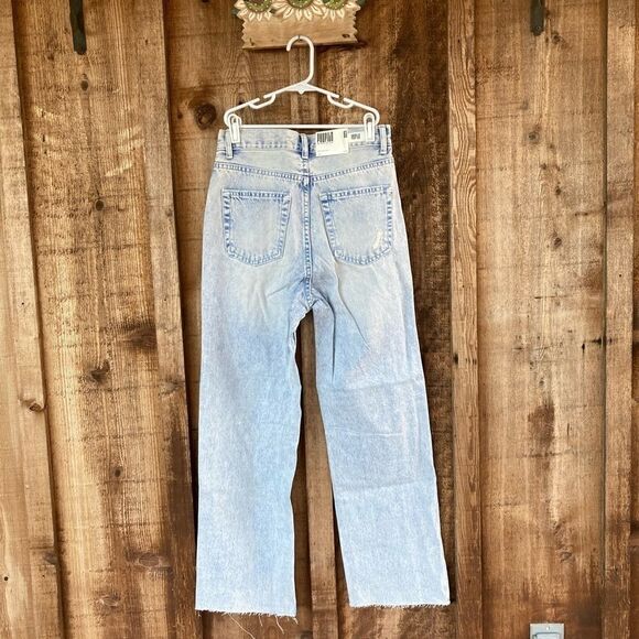 People ROF High Rise Maria Mom W/Rips Raw Edge Hem Faded Wash Skinny Leg Jeans - Picture 4 of 8